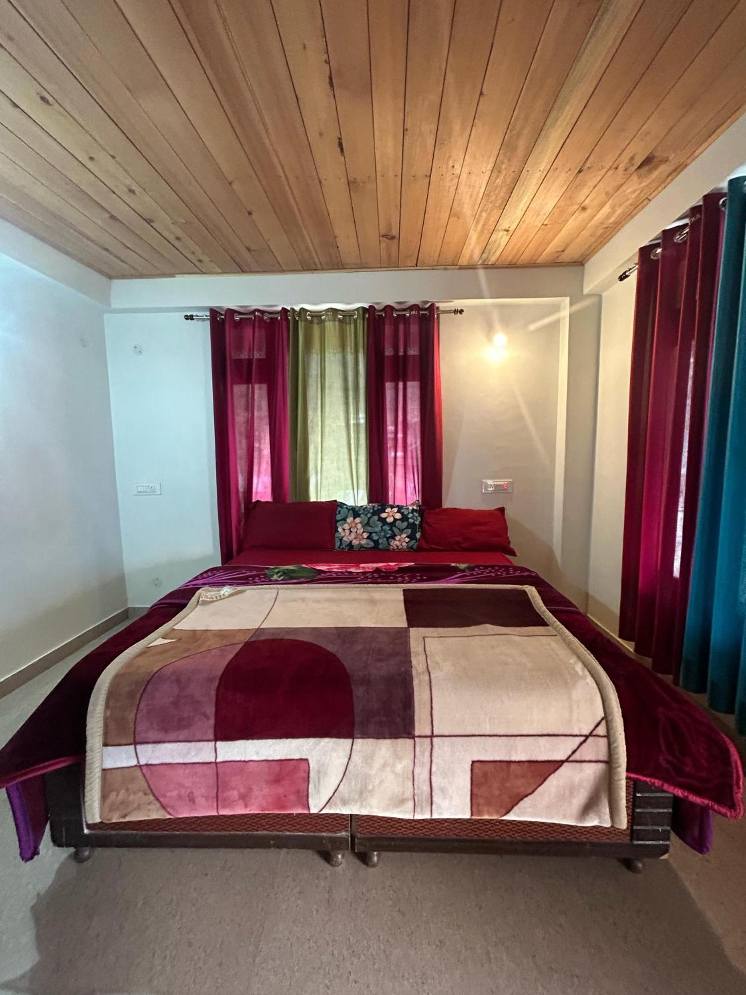 Kalgha New Brahma Cafe Guest House מראה חיצוני תמונה