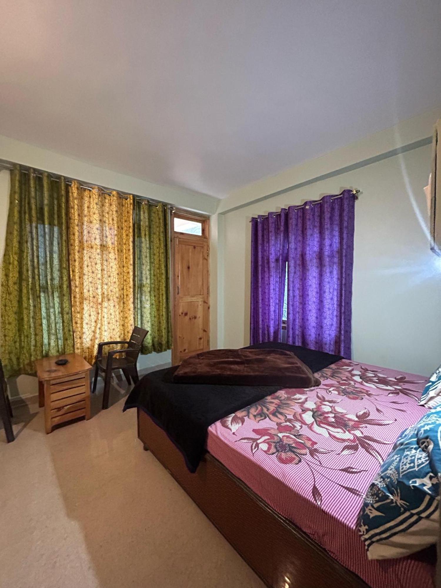Kalgha New Brahma Cafe Guest House מראה חיצוני תמונה