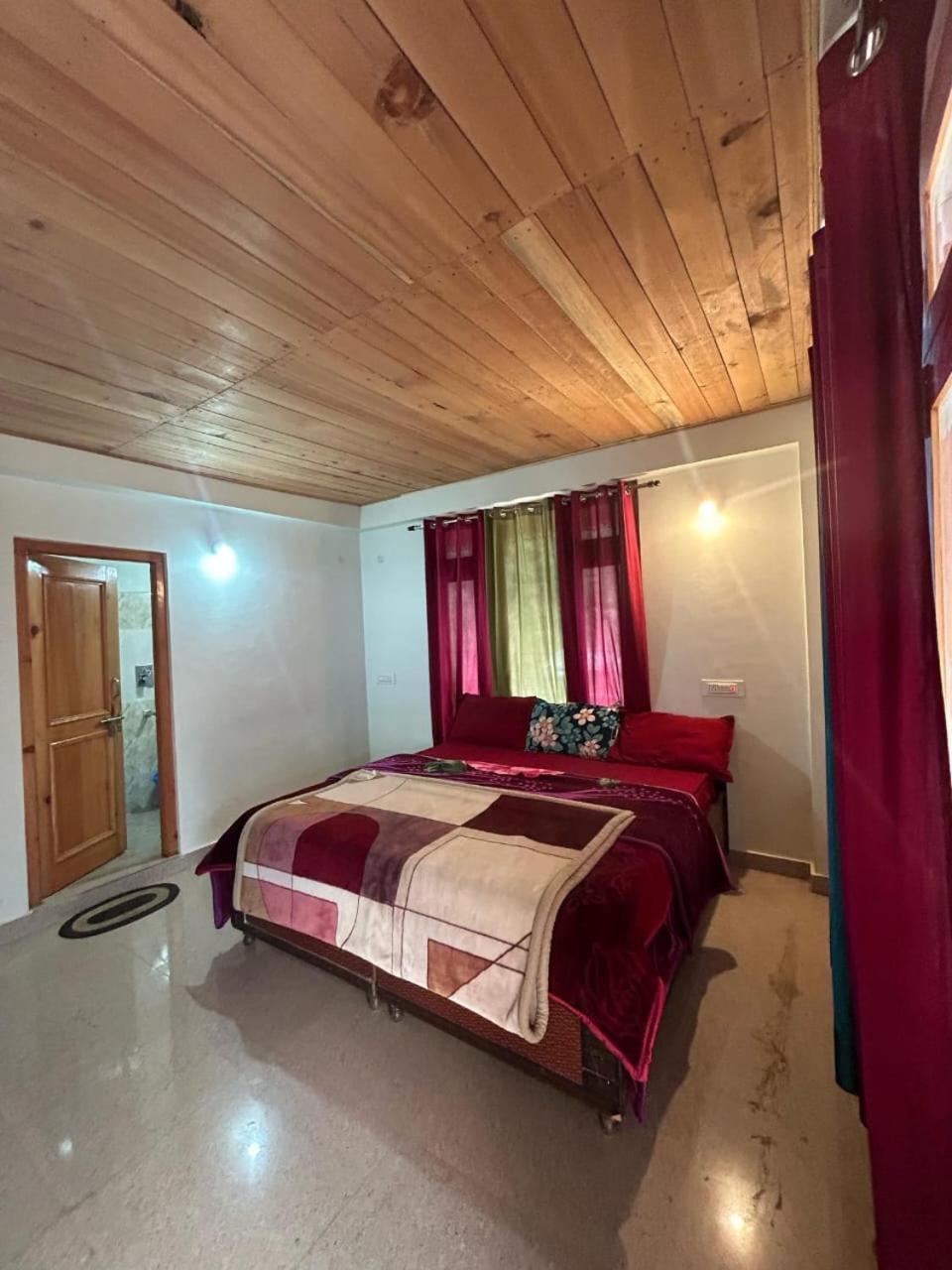 Kalgha New Brahma Cafe Guest House מראה חיצוני תמונה