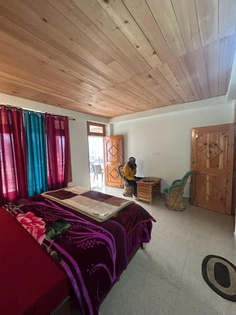 Kalgha New Brahma Cafe Guest House חדר תמונה